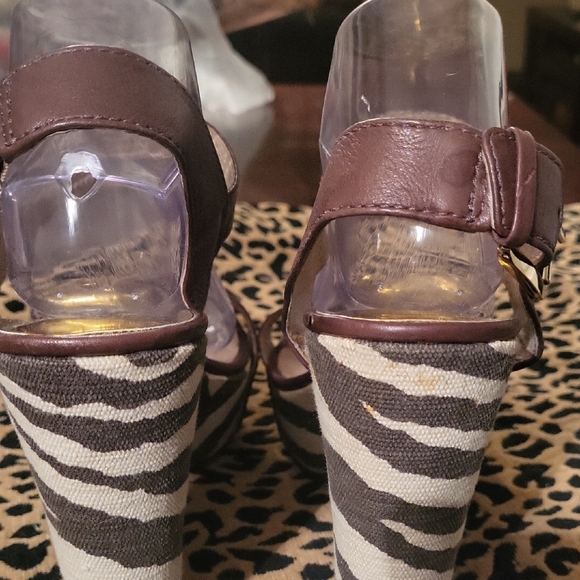Michael KORS Elegant Women's Platform Sandals in Brown And Animal Print - Picture 3 of 5